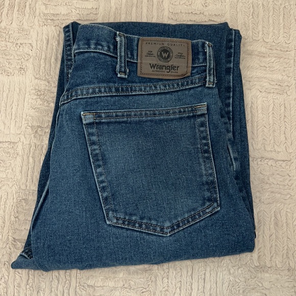 Wrangler 34 x 30 jeans, EUC - Picture 1 of 14